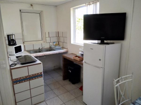 Gite avec climatisation mobile dans un cadre boisé en toute tranquillité